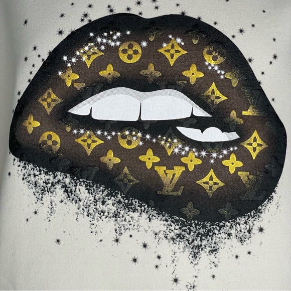 SHESHOW Designer Lips Long Sleeve Crew Neck Sweatshirt - Picture 2 of 7